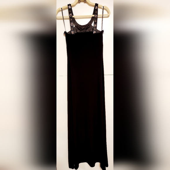 Formal dress - Picture 2 of 2